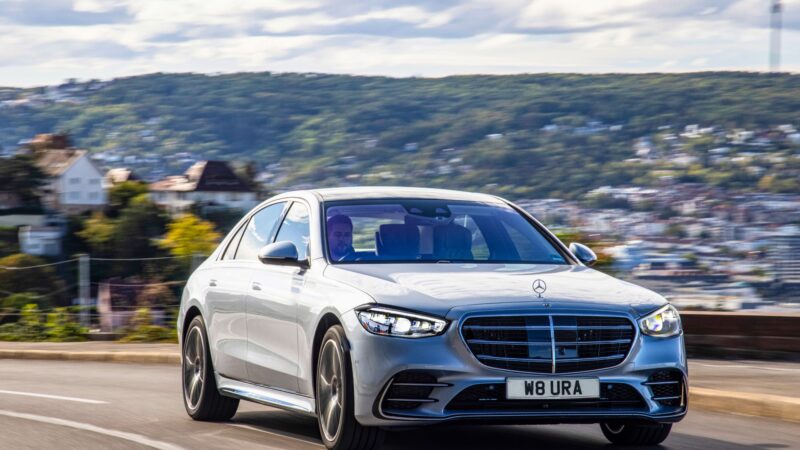 How Chauffeur Services Enhance Corporate Travel Efficiency